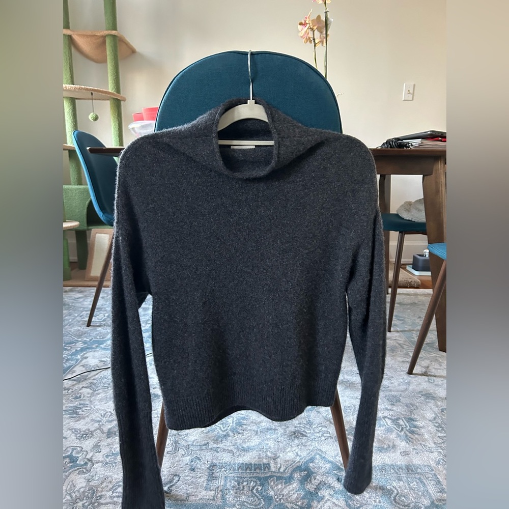 LAST CHANCE ONE WEEK Aritzia Wilfred Grey Cashmere Sweater Turtleneck size XS